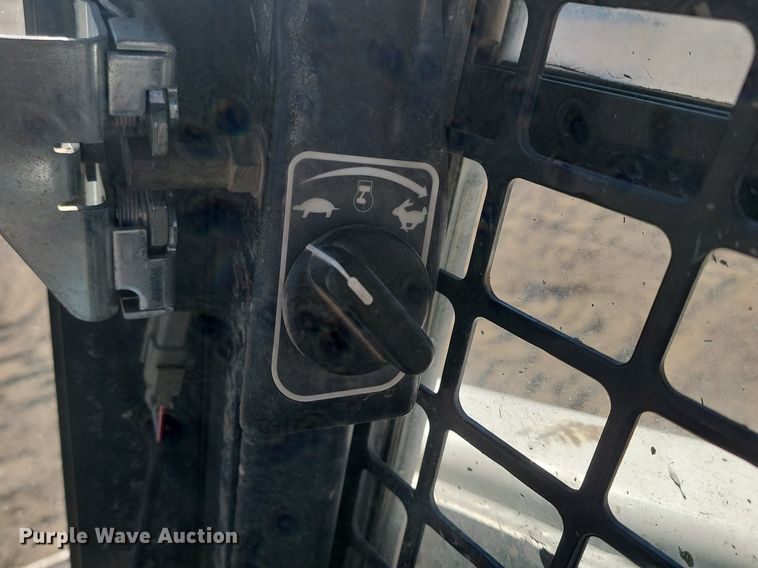 image for item LA9772 2016 Bobcat  T770 tracked skid steer loader