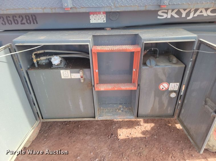 image for item LA9775 2002 Skyjack SJ-8831 scissor lift