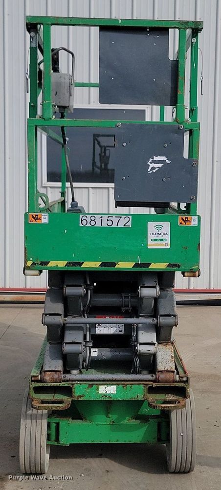 image for item LA9778 2015 Skyjack SJIII 3226 scissor lift