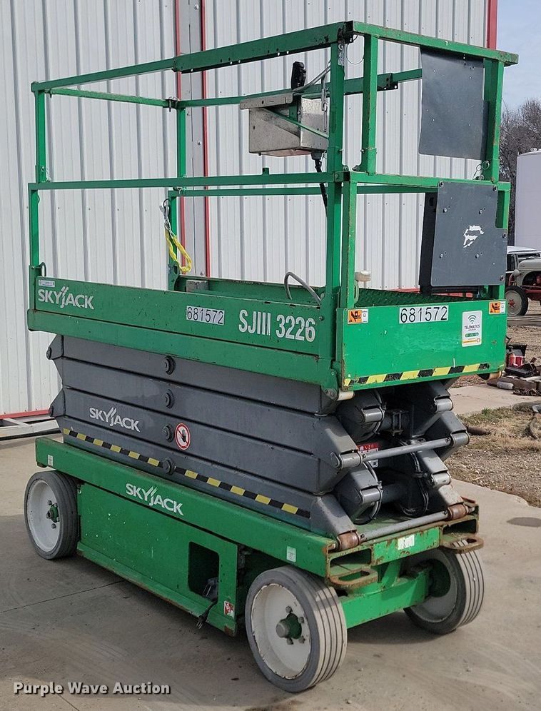 image for item LA9778 2015 Skyjack SJIII 3226 scissor lift