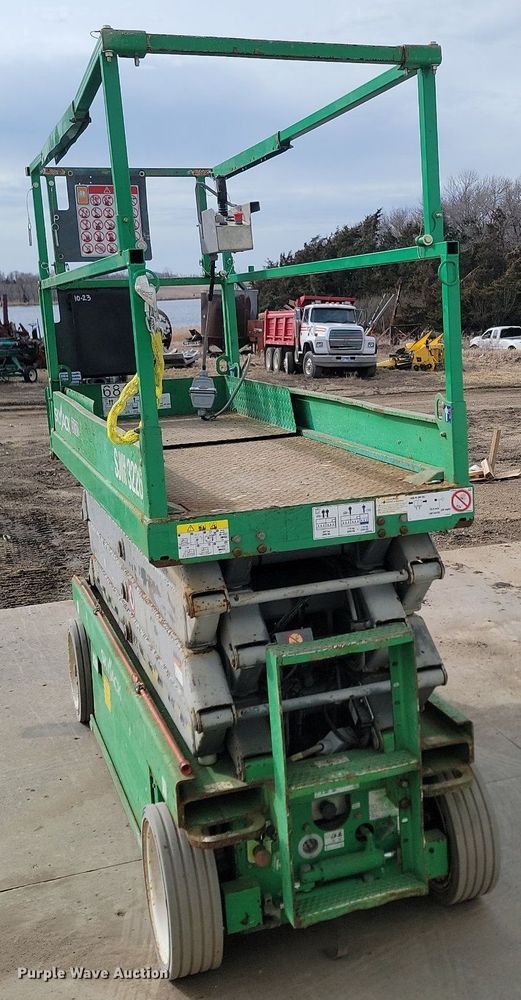 image for item LA9778 2015 Skyjack SJIII 3226 scissor lift
