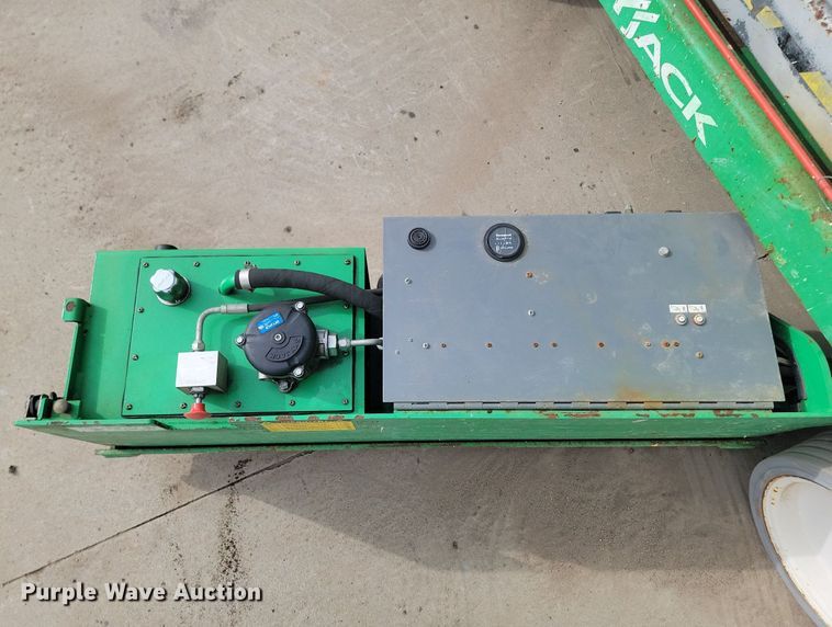 image for item LA9778 2015 Skyjack SJIII 3226 scissor lift