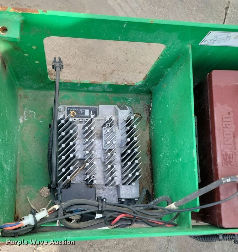 image for item LA9778 2015 Skyjack SJIII 3226 scissor lift