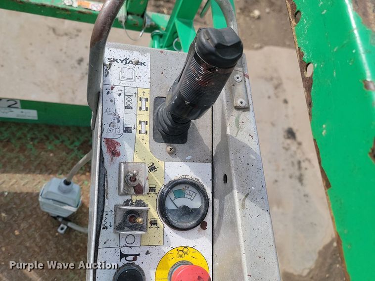 image for item LA9778 2015 Skyjack SJIII 3226 scissor lift