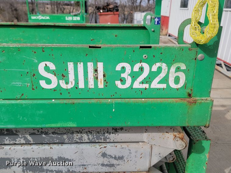image for item LA9778 2015 Skyjack SJIII 3226 scissor lift