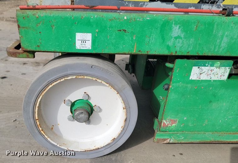 image for item LA9778 2015 Skyjack SJIII 3226 scissor lift