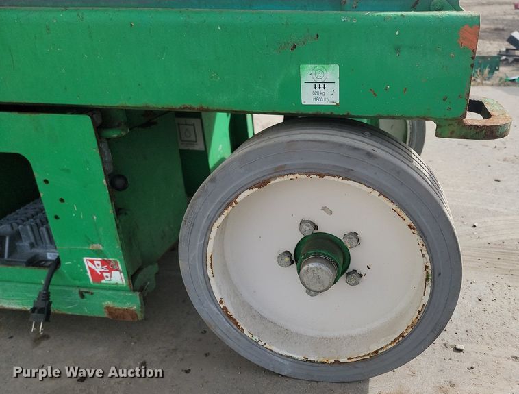 image for item LA9778 2015 Skyjack SJIII 3226 scissor lift