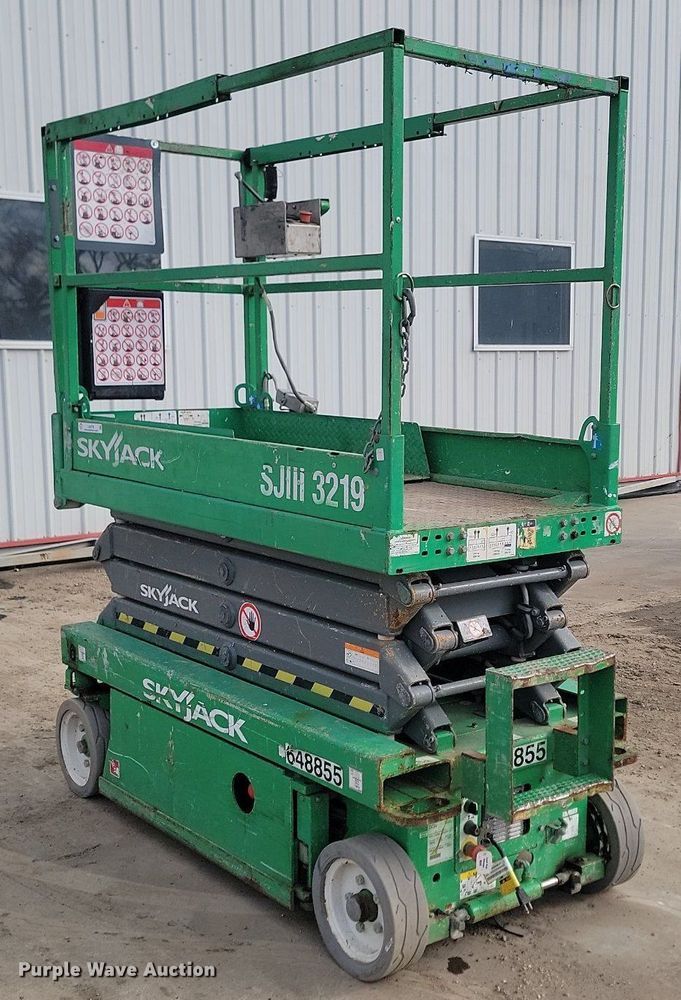 image for item LA9779 2014 Skyjack SJIII 3219 scissor lift