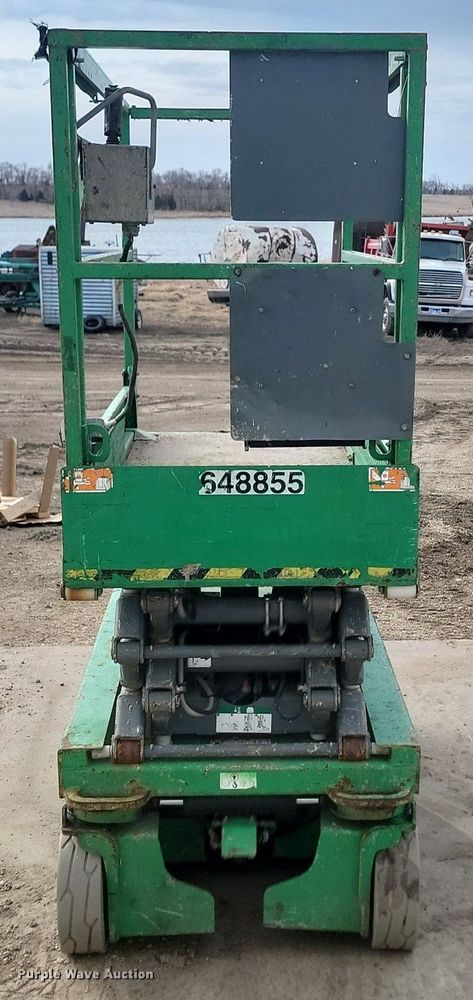 image for item LA9779 2014 Skyjack SJIII 3219 scissor lift