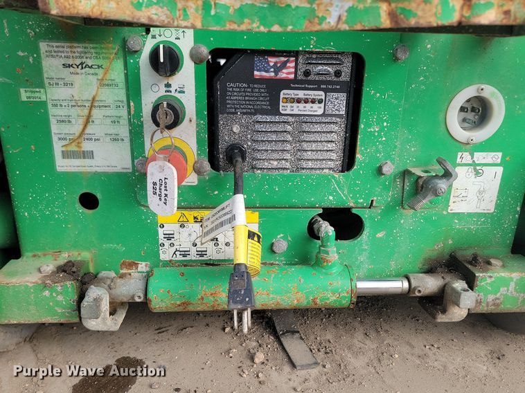 image for item LA9779 2014 Skyjack SJIII 3219 scissor lift