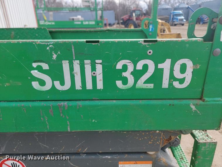 image for item LA9779 2014 Skyjack SJIII 3219 scissor lift
