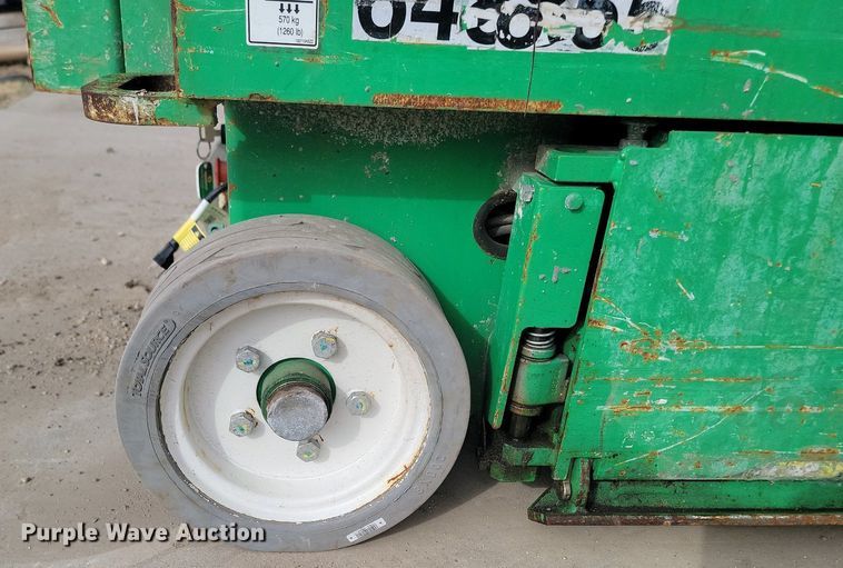 image for item LA9779 2014 Skyjack SJIII 3219 scissor lift