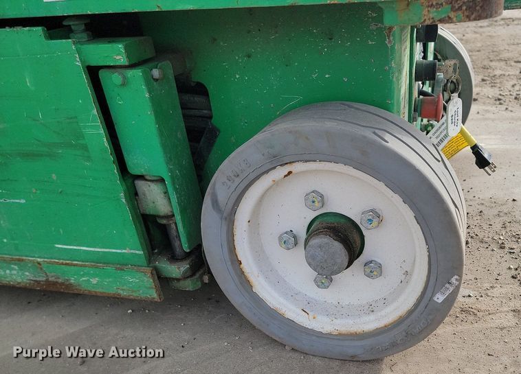 image for item LA9779 2014 Skyjack SJIII 3219 scissor lift