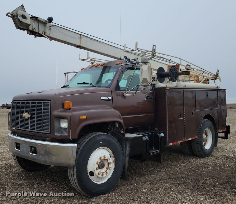 image for item LC9866 1996 Chevrolet  Kodiak pulling truck