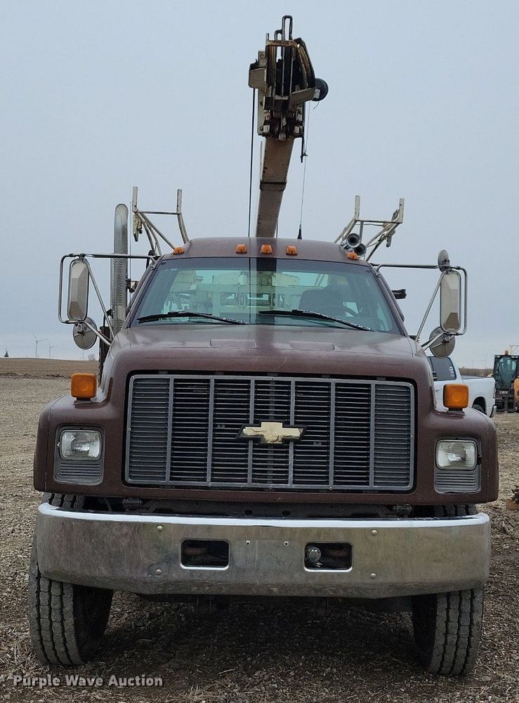 image for item LC9866 1996 Chevrolet  Kodiak pulling truck