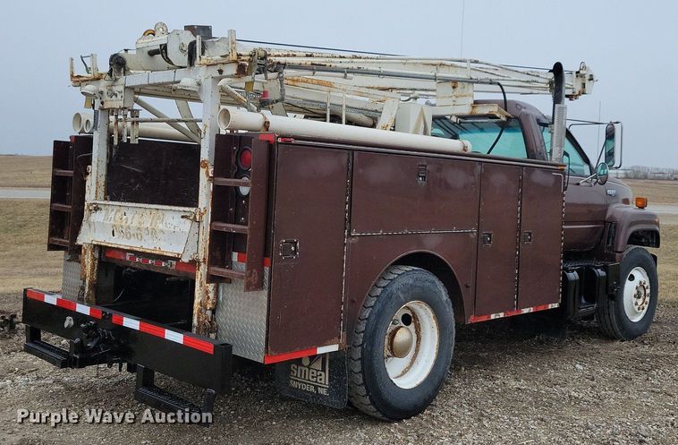 image for item LC9866 1996 Chevrolet  Kodiak pulling truck