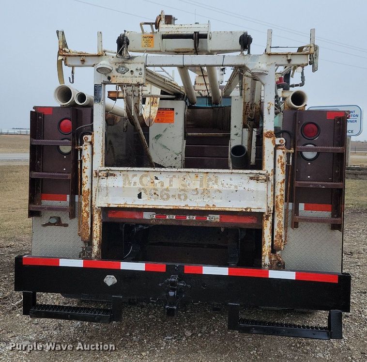 image for item LC9866 1996 Chevrolet  Kodiak pulling truck