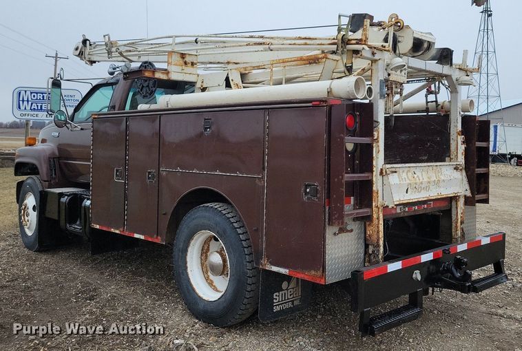 image for item LC9866 1996 Chevrolet  Kodiak pulling truck