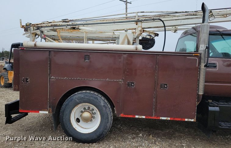 image for item LC9866 1996 Chevrolet  Kodiak pulling truck