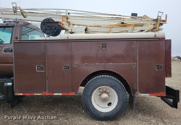 image for item LC9866 1996 Chevrolet  Kodiak pulling truck