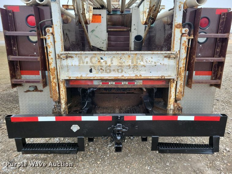 image for item LC9866 1996 Chevrolet  Kodiak pulling truck