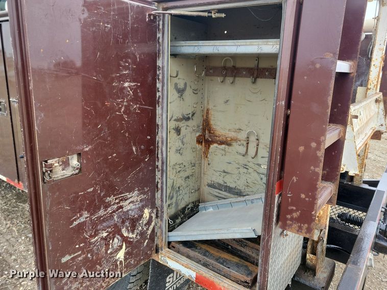 image for item LC9866 1996 Chevrolet  Kodiak pulling truck