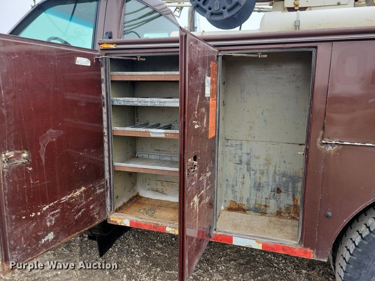 image for item LC9866 1996 Chevrolet  Kodiak pulling truck