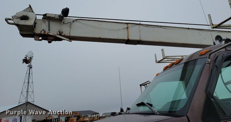 image for item LC9866 1996 Chevrolet  Kodiak pulling truck