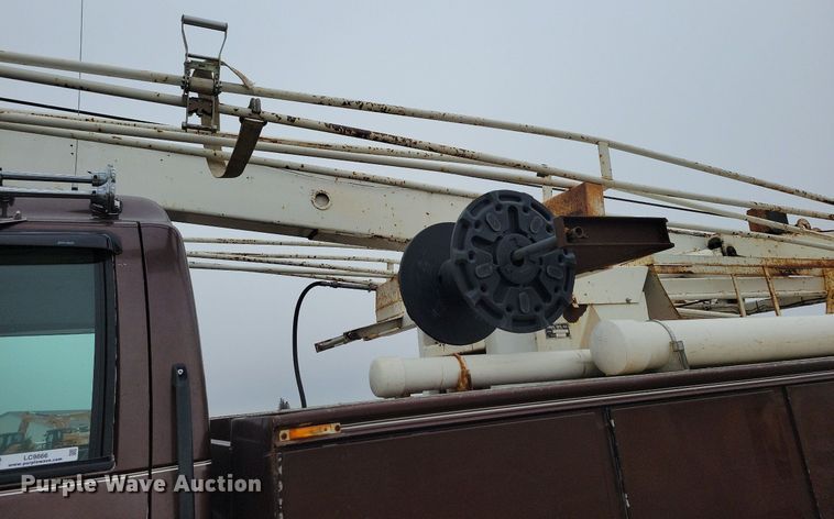 image for item LC9866 1996 Chevrolet  Kodiak pulling truck