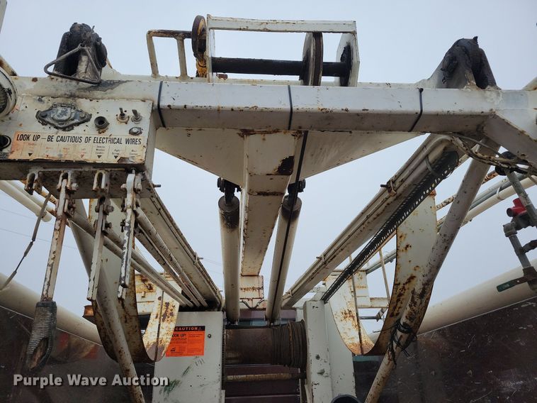 image for item LC9866 1996 Chevrolet  Kodiak pulling truck