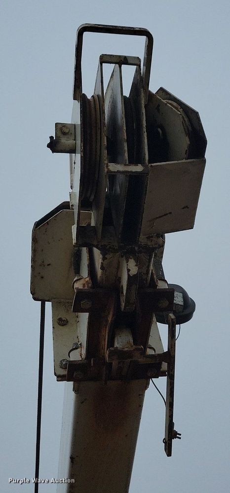 image for item LC9866 1996 Chevrolet  Kodiak pulling truck