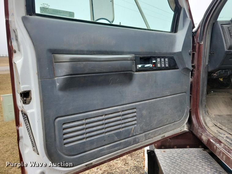 image for item LC9866 1996 Chevrolet  Kodiak pulling truck