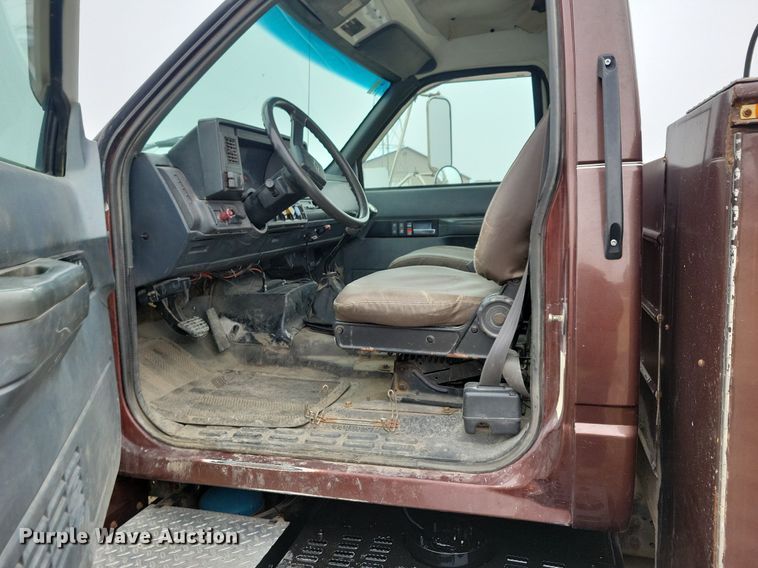 image for item LC9866 1996 Chevrolet  Kodiak pulling truck