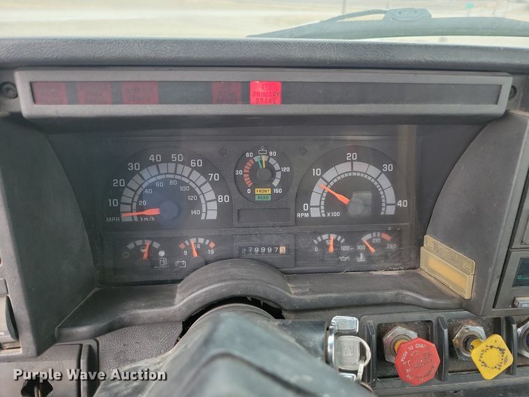 image for item LC9866 1996 Chevrolet  Kodiak pulling truck