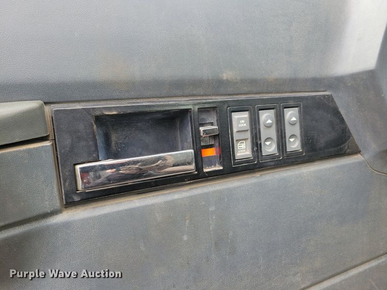 image for item LC9866 1996 Chevrolet  Kodiak pulling truck