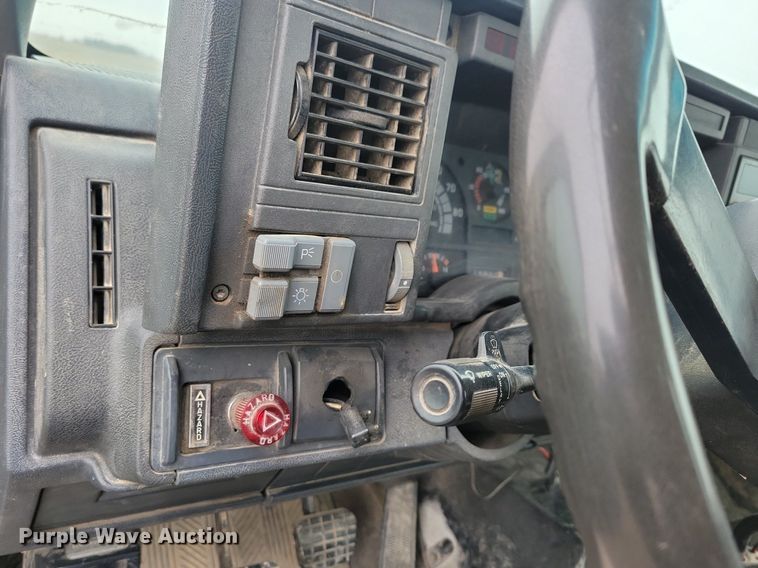 image for item LC9866 1996 Chevrolet  Kodiak pulling truck