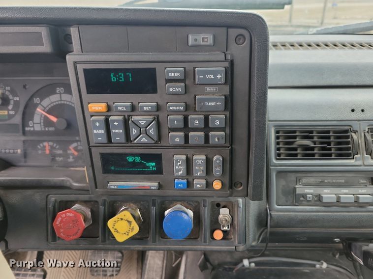 image for item LC9866 1996 Chevrolet  Kodiak pulling truck