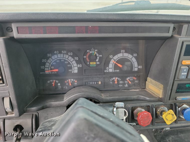 image for item LC9866 1996 Chevrolet  Kodiak pulling truck