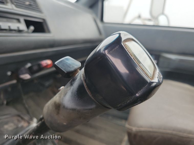 image for item LC9866 1996 Chevrolet  Kodiak pulling truck