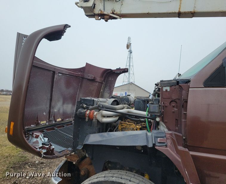 image for item LC9866 1996 Chevrolet  Kodiak pulling truck