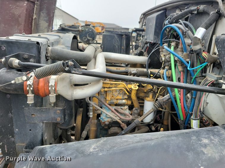 image for item LC9866 1996 Chevrolet  Kodiak pulling truck