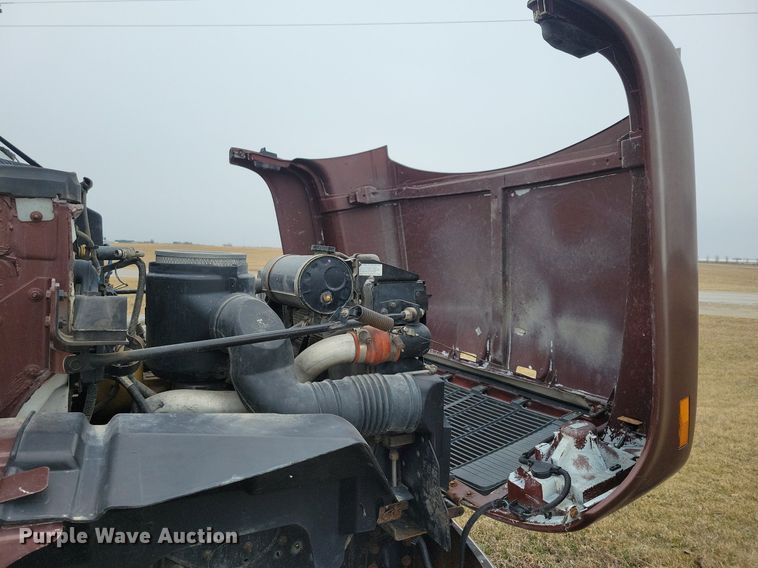 image for item LC9866 1996 Chevrolet  Kodiak pulling truck