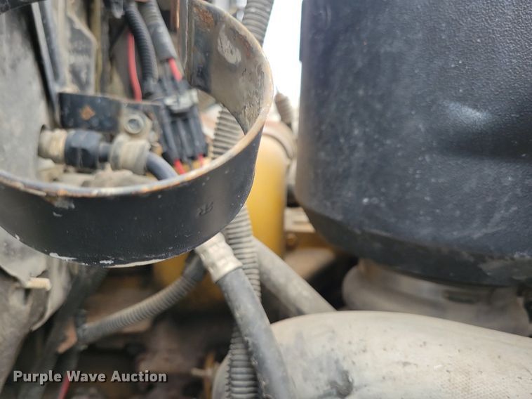 image for item LC9866 1996 Chevrolet  Kodiak pulling truck