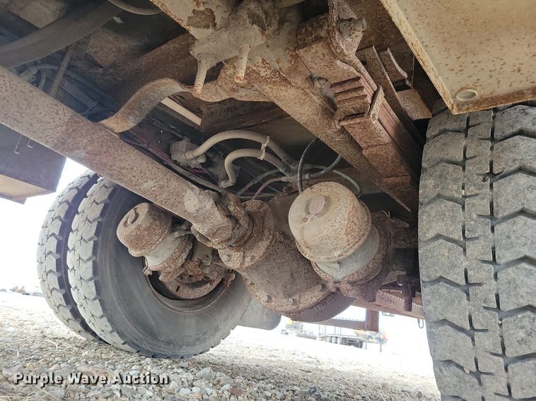 image for item LC9866 1996 Chevrolet  Kodiak pulling truck