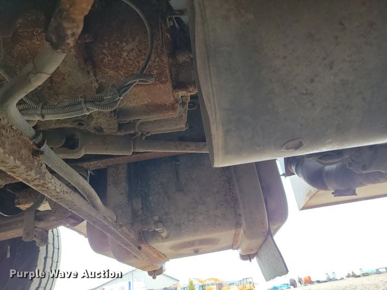 image for item LC9866 1996 Chevrolet  Kodiak pulling truck