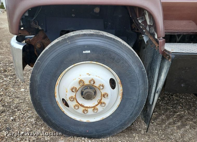 image for item LC9866 1996 Chevrolet  Kodiak pulling truck