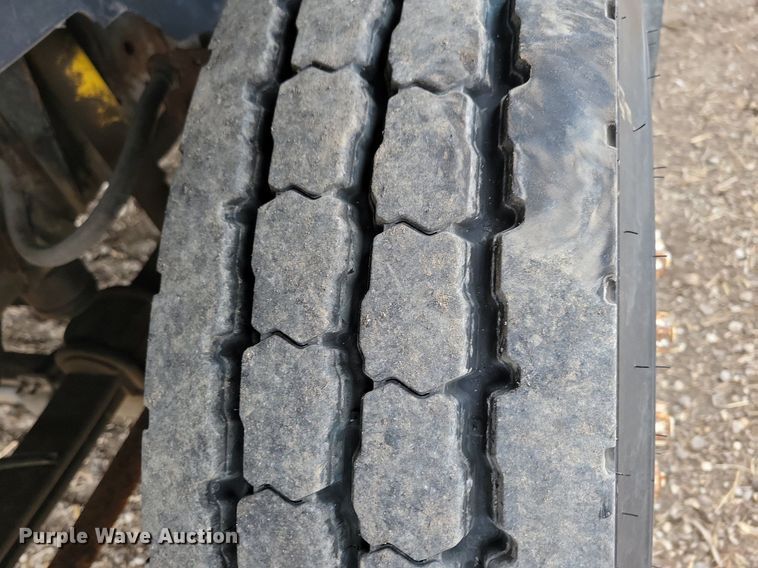 image for item LC9866 1996 Chevrolet  Kodiak pulling truck