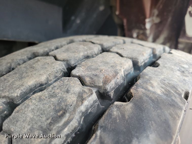 image for item LC9866 1996 Chevrolet  Kodiak pulling truck