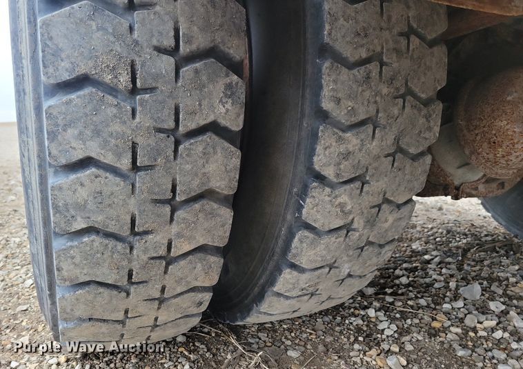 image for item LC9866 1996 Chevrolet  Kodiak pulling truck