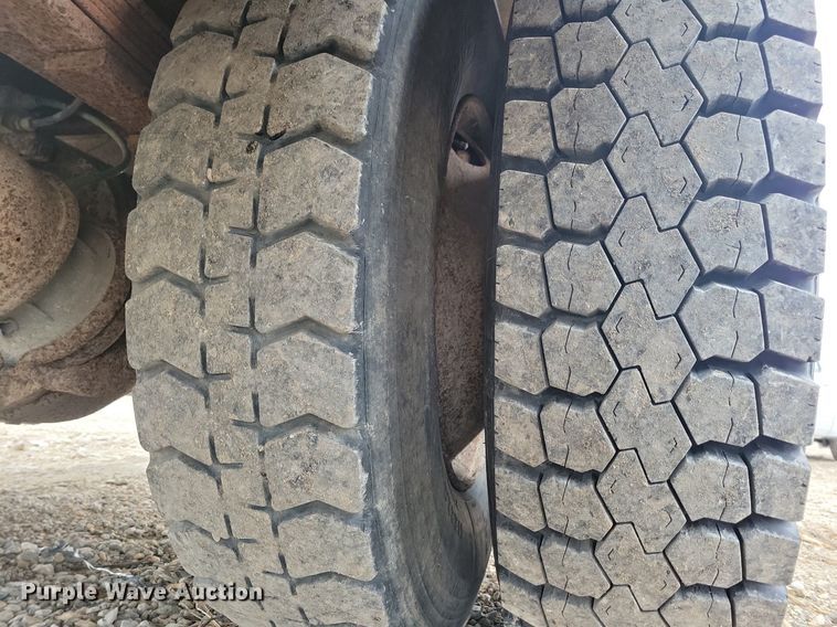 image for item LC9866 1996 Chevrolet  Kodiak pulling truck